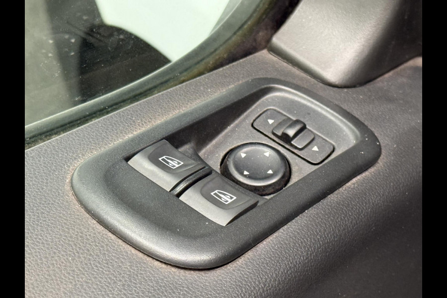 Renault Master 135pk L1H1 Navigatie Cruise control Trekhaak parkeersensoren Euro6 Renault Master 135pk L1H1 Navigatie Cruise control Trekhaak parkeersensoren Euro6