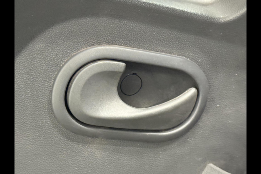 Renault Master 135pk L1H1 Navigatie Cruise control Trekhaak parkeersensoren Euro6 Renault Master 135pk L1H1 Navigatie Cruise control Trekhaak parkeersensoren Euro6
