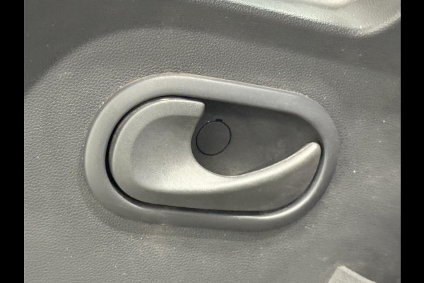Renault Master 135pk L1H1 Navigatie Cruise control Trekhaak parkeersensoren Euro6 Renault Master 135pk L1H1 Navigatie Cruise control Trekhaak parkeersensoren Euro6