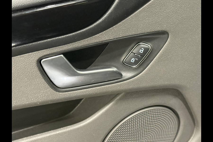 Ford Transit Custom 300 2.0 TDCI L2H1 Limited Dubbele cabine Navi Airco 2 Schuifdeuren Trekhaak PDC Camera Carplay DAB