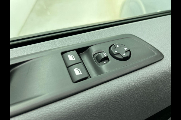 Peugeot Expert 1.5 BlueHDI 100 Standard Premium Airco Cruise Control Trekhaak 2-zits Peugeot Expert 1.5 BlueHDI 100 Standard Premium Airco Cruise Control Trekhaak 2-zits