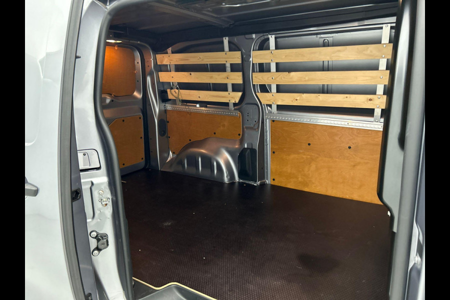 Peugeot Expert 1.5 BlueHDI 100 Standard Premium Airco Cruise Control Trekhaak 2-zits Peugeot Expert 1.5 BlueHDI 100 Standard Premium Airco Cruise Control Trekhaak 2-zits