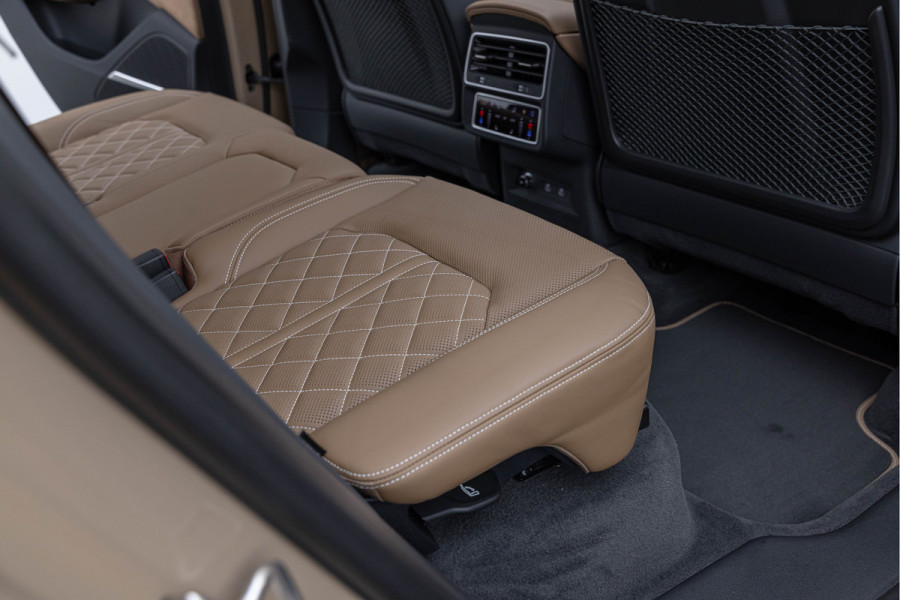 Audi SQ8 4.0 TFSI 507pk Quattro Pano S-stoelen Audi Exclusive Standkachel 23'' HuD Carbon B&O