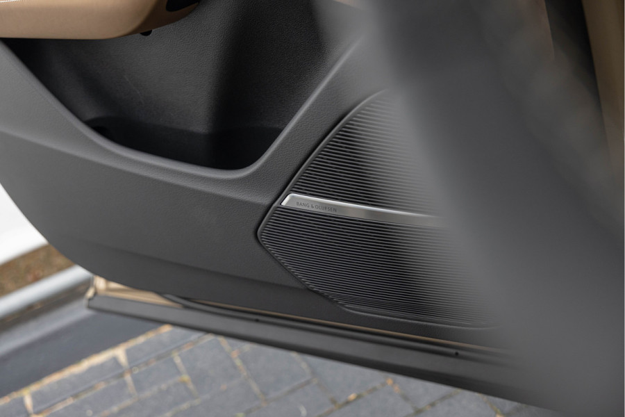 Audi SQ8 4.0 TFSI 507pk Quattro Pano S-stoelen Audi Exclusive Standkachel 23'' HuD Carbon B&O