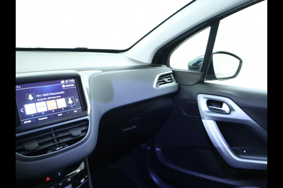 Peugeot 208 1.2 PureTech Allure 110PK | NAVI | PANO | Camera
