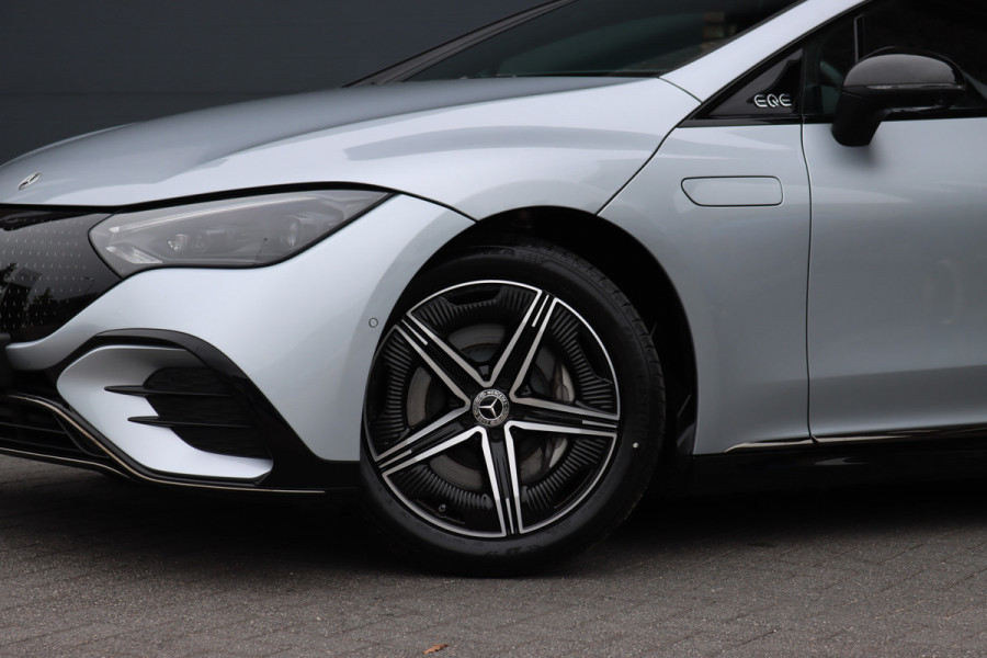 Mercedes-Benz EQE 300 AMG Line 89 kWh | Panoramadak | Distronic+ | Burmester | Memory | Leder | Surround Camera | Digital Light | Keyless Go | Warmtepomp |