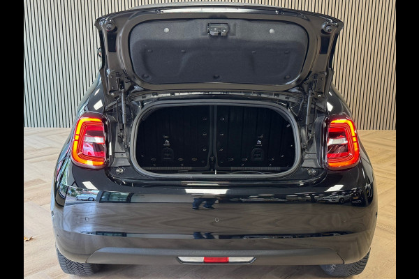 Fiat 500E C Icon 42kWh CAMERA NAVIGATIE APPLE CARPLAY STOELVERWARMING PDC AIRCO ADAPTIEVE CRUISE KEYLESS-GO