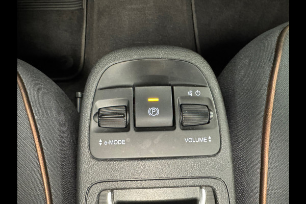 Fiat 500E C Icon 42kWh CAMERA NAVIGATIE APPLE CARPLAY STOELVERWARMING PDC AIRCO ADAPTIEVE CRUISE KEYLESS-GO
