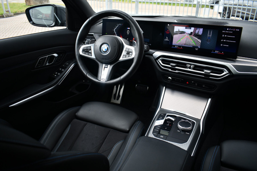 BMW 3 Serie Touring 330e xDrive M-Sport Pro LCI Dravitgrau Pano HUD el-zetels 19inch BMW 3 Serie Touring 330e xDrive M-Sport Pro LCI Dravitgrau Pano HUD el-zetels 19inch