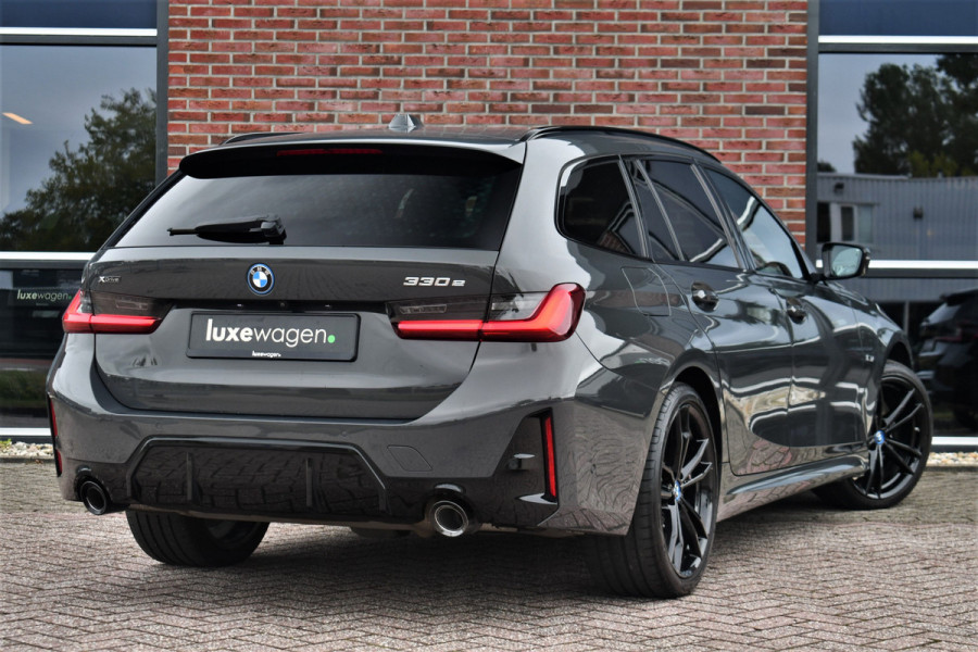 BMW 3 Serie Touring 330e xDrive M-Sport Pro LCI Dravitgrau Pano HUD el-zetels 19inch BMW 3 Serie Touring 330e xDrive M-Sport Pro LCI Dravitgrau Pano HUD el-zetels 19inch