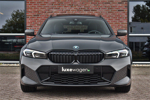 BMW 3 Serie Touring 330e xDrive M-Sport Pro LCI Dravitgrau Pano HUD el-zetels 19inch BMW 3 Serie Touring 330e xDrive M-Sport Pro LCI Dravitgrau Pano HUD el-zetels 19inch