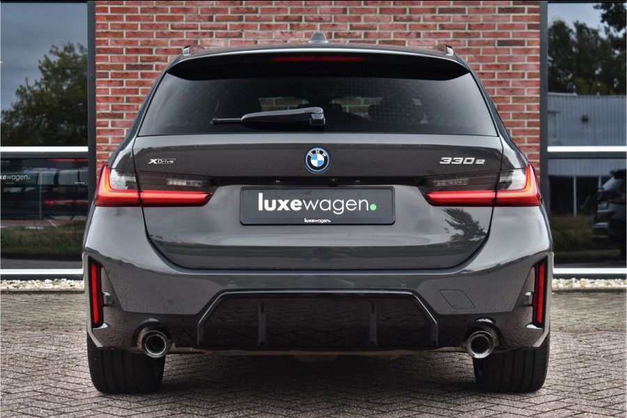 BMW 3 Serie Touring 330e xDrive M-Sport Pro LCI Dravitgrau Pano HUD el-zetels 19inch BMW 3 Serie Touring 330e xDrive M-Sport Pro LCI Dravitgrau Pano HUD el-zetels 19inch