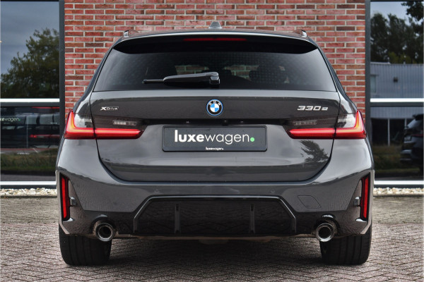 BMW 3 Serie Touring 330e xDrive M-Sport Pro LCI Dravitgrau Pano HUD el-zetels 19inch BMW 3 Serie Touring 330e xDrive M-Sport Pro LCI Dravitgrau Pano HUD el-zetels 19inch