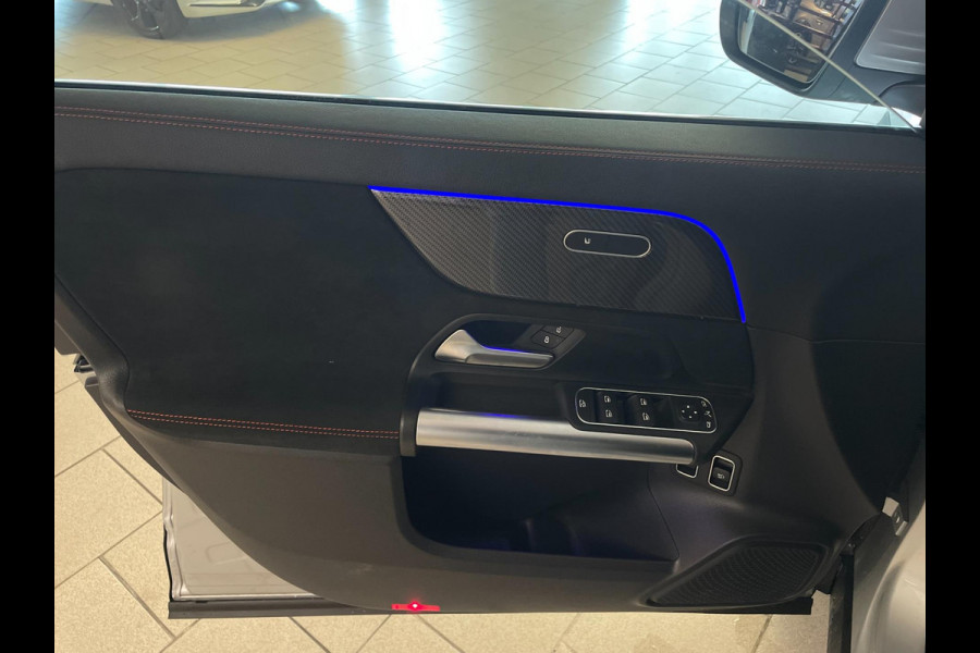 Mercedes-Benz GLA 250 e Business Line AUTOMAAT AIRCO NAVI CRUISE BLUETOOTH VELGEN PRIVACYGLAS NIEUWSTAAT