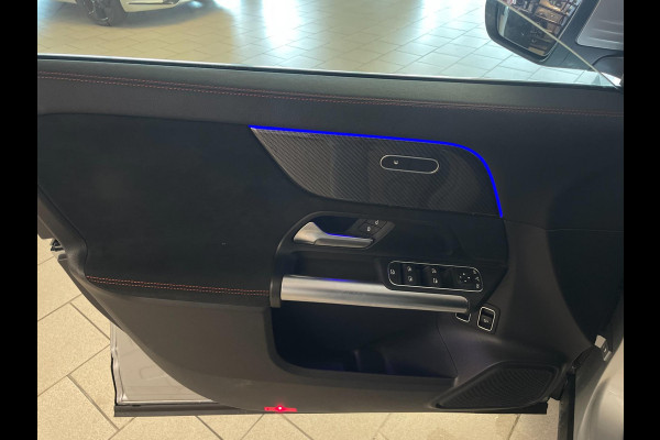 Mercedes-Benz GLA 250 e Business Line AUTOMAAT AIRCO NAVI CRUISE BLUETOOTH VELGEN PRIVACYGLAS NIEUWSTAAT