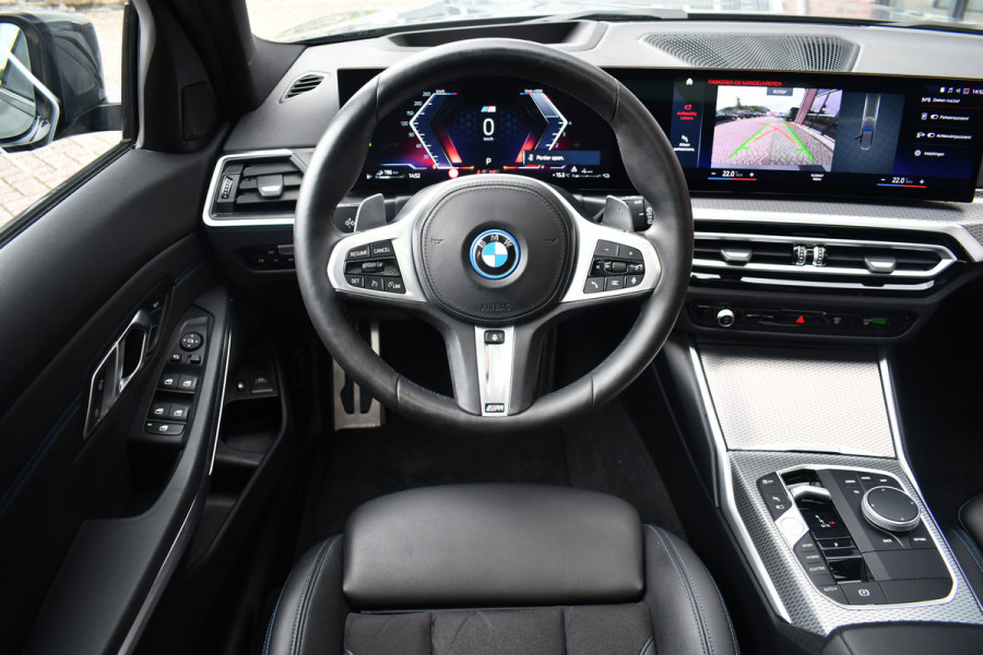 BMW 3 Serie Touring 330e xDrive M-Sport Pro LCI Dravitgrau Pano HUD el-zetels 19inch BMW 3 Serie Touring 330e xDrive M-Sport Pro LCI Dravitgrau Pano HUD el-zetels 19inch