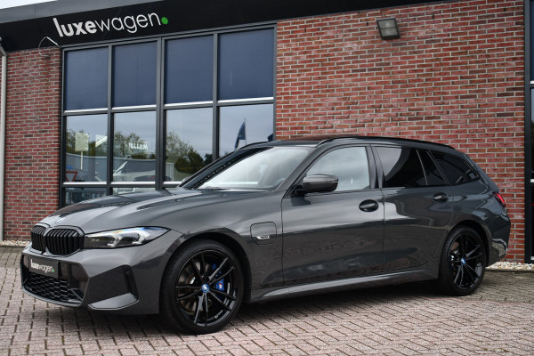 BMW 3 Serie Touring 330e xDrive M-Sport Pro LCI Dravitgrau Pano HUD el-zetels 19inch BMW 3 Serie Touring 330e xDrive M-Sport Pro LCI Dravitgrau Pano HUD el-zetels 19inch