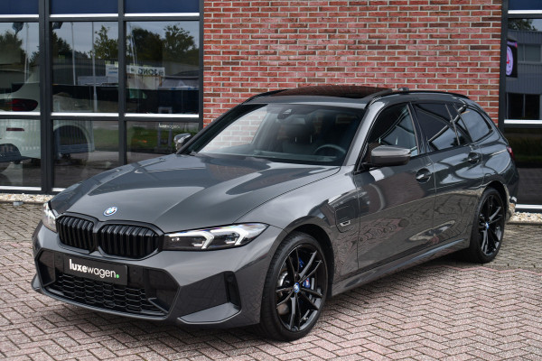 BMW 3 Serie Touring 330e xDrive M-Sport Pro LCI Dravitgrau Pano HUD el-zetels 19inch BMW 3 Serie Touring 330e xDrive M-Sport Pro LCI Dravitgrau Pano HUD el-zetels 19inch