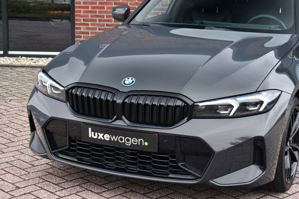 BMW 3 Serie Touring 330e xDrive M-Sport Pro LCI Dravitgrau Pano HUD el-zetels 19inch BMW 3 Serie Touring 330e xDrive M-Sport Pro LCI Dravitgrau Pano HUD el-zetels 19inch