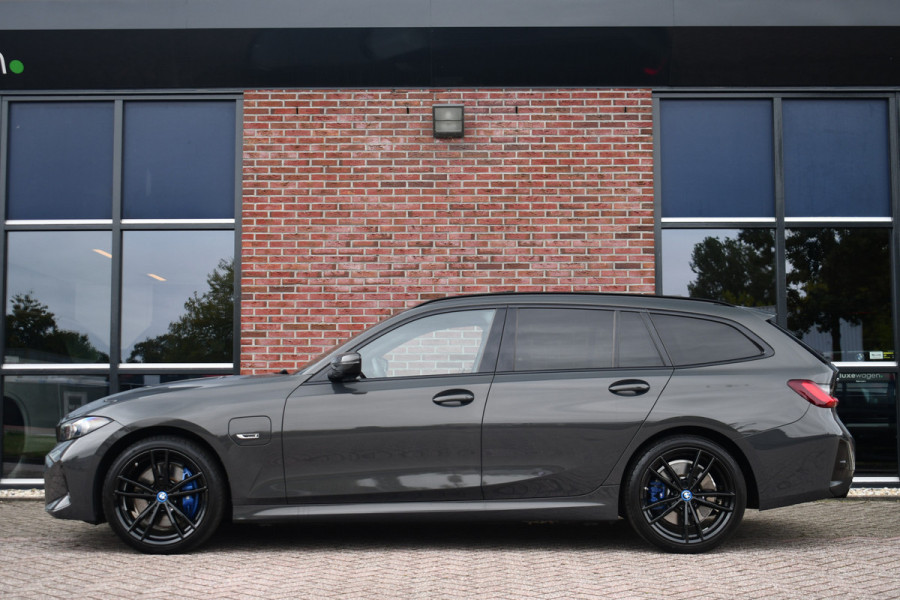 BMW 3 Serie Touring 330e xDrive M-Sport Pro LCI Dravitgrau Pano HUD el-zetels 19inch BMW 3 Serie Touring 330e xDrive M-Sport Pro LCI Dravitgrau Pano HUD el-zetels 19inch