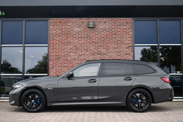 BMW 3 Serie Touring 330e xDrive M-Sport Pro LCI Dravitgrau Pano HUD el-zetels 19inch BMW 3 Serie Touring 330e xDrive M-Sport Pro LCI Dravitgrau Pano HUD el-zetels 19inch