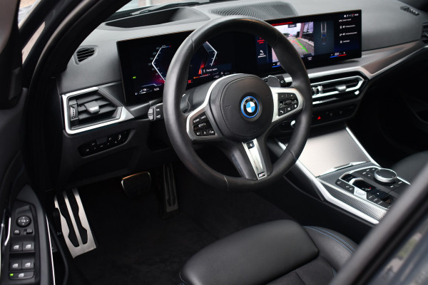 BMW 3 Serie Touring 330e xDrive M-Sport Pro LCI Dravitgrau Pano HUD el-zetels 19inch BMW 3 Serie Touring 330e xDrive M-Sport Pro LCI Dravitgrau Pano HUD el-zetels 19inch