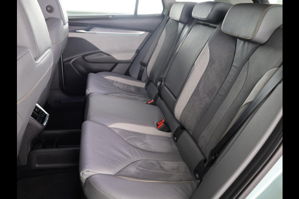 Škoda ENYAQ iV 60 180 pk | Navigatie | Parkeersensoren | Achteruitrijcamera | LED koplampen | Lederen/stof bekleding |