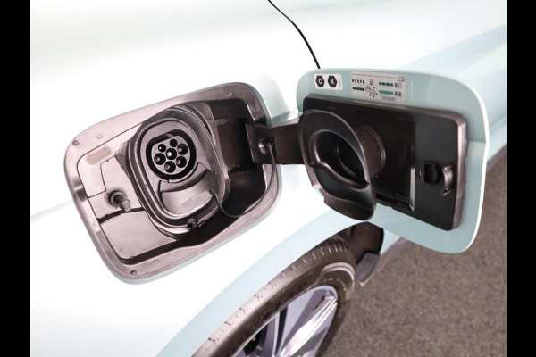 Škoda ENYAQ iV 60 180 pk | Navigatie | Parkeersensoren | Achteruitrijcamera | LED koplampen | Lederen/stof bekleding |