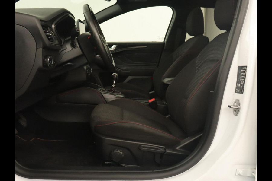 Ford Focus 1.0 EcoBoost Hybrid ST Line X Business | Panoramadak | Trekhaak | Head-up | Carplay | Camera | Stuurverwarming | Stoelverwarming | Adaptive cruise | LMV 17 inch | Sportstoelen