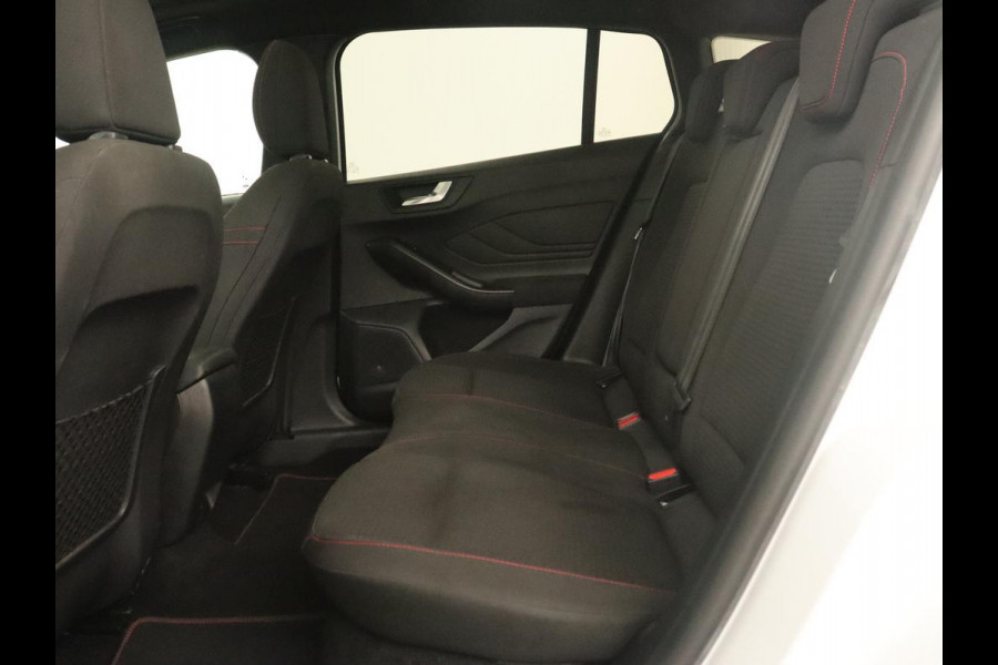 Ford Focus 1.0 EcoBoost Hybrid ST Line X Business | Panoramadak | Trekhaak | Head-up | Carplay | Camera | Stuurverwarming | Stoelverwarming | Adaptive cruise | LMV 17 inch | Sportstoelen