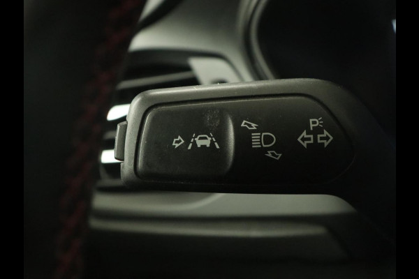 Ford Focus 1.0 EcoBoost Hybrid ST Line X Business | Panoramadak | Trekhaak | Head-up | Carplay | Camera | Stuurverwarming | Stoelverwarming | Adaptive cruise | LMV 17 inch | Sportstoelen