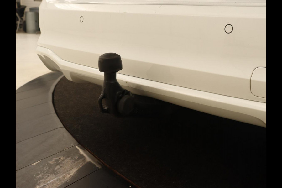 Ford Focus 1.0 EcoBoost Hybrid ST Line X Business | Panoramadak | Trekhaak | Head-up | Carplay | Camera | Stuurverwarming | Stoelverwarming | Adaptive cruise | LMV 17 inch | Sportstoelen