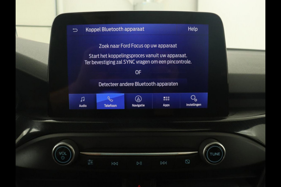 Ford Focus 1.0 EcoBoost Hybrid ST Line X Business | Panoramadak | Trekhaak | Head-up | Carplay | Camera | Stuurverwarming | Stoelverwarming | Adaptive cruise | LMV 17 inch | Sportstoelen