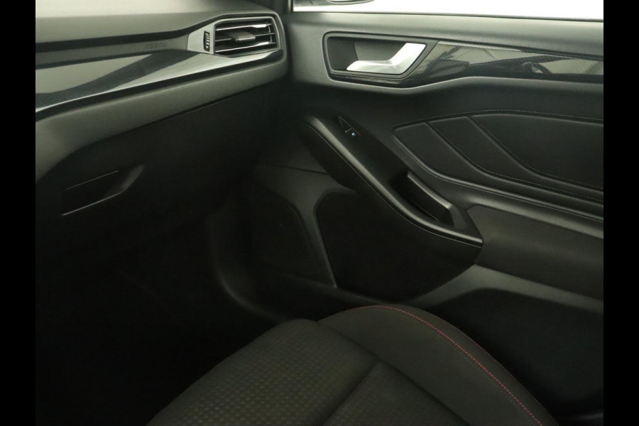 Ford Focus 1.0 EcoBoost Hybrid ST Line X Business | Panoramadak | Trekhaak | Head-up | Carplay | Camera | Stuurverwarming | Stoelverwarming | Adaptive cruise | LMV 17 inch | Sportstoelen