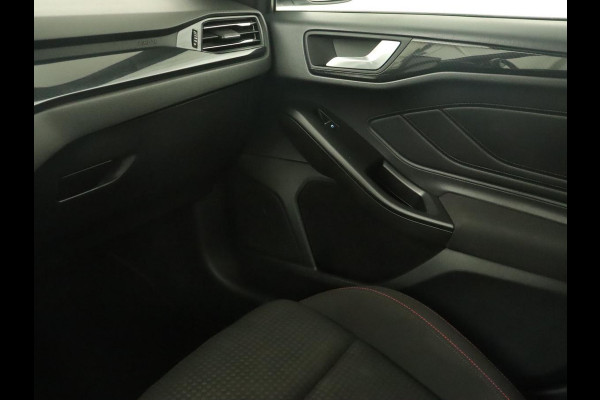 Ford Focus 1.0 EcoBoost Hybrid ST Line X Business | Panoramadak | Trekhaak | Head-up | Carplay | Camera | Stuurverwarming | Stoelverwarming | Adaptive cruise | LMV 17 inch | Sportstoelen