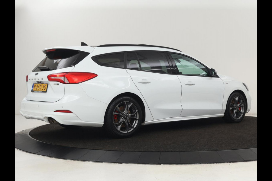 Ford Focus 1.0 EcoBoost Hybrid ST Line X Business | Panoramadak | Trekhaak | Head-up | Carplay | Camera | Stuurverwarming | Stoelverwarming | Adaptive cruise | LMV 17 inch | Sportstoelen