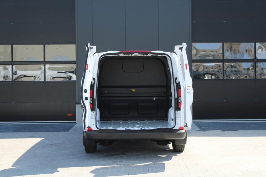 Ford Transit Custom 320 2.0 TDCI L2H1 Trend DC 136pk - Carplay - Android - Camera - Trekhaak - LED koplampen - Stoelverwarming - Draadloos laden - R