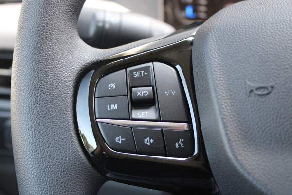 Ford Transit Custom 320 2.0 TDCI L2H1 Trend DC 136pk - Carplay - Android - Camera - Trekhaak - LED koplampen - Stoelverwarming - Draadloos laden - R