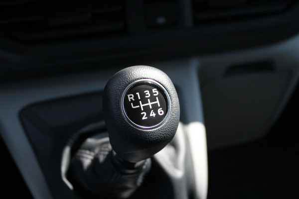 Ford Transit Custom 320 2.0 TDCI L2H1 Trend DC 136pk - Carplay - Android - Camera - Trekhaak - LED koplampen - Stoelverwarming - Draadloos laden - R