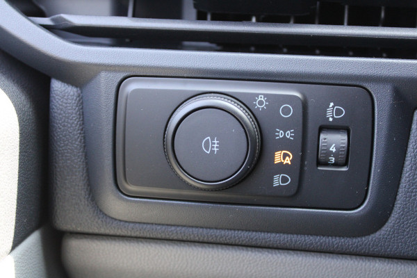 Ford Transit Custom 320 2.0 TDCI L2H1 Trend DC 136pk - Carplay - Android - Camera - Trekhaak - LED koplampen - Stoelverwarming - Draadloos laden - R