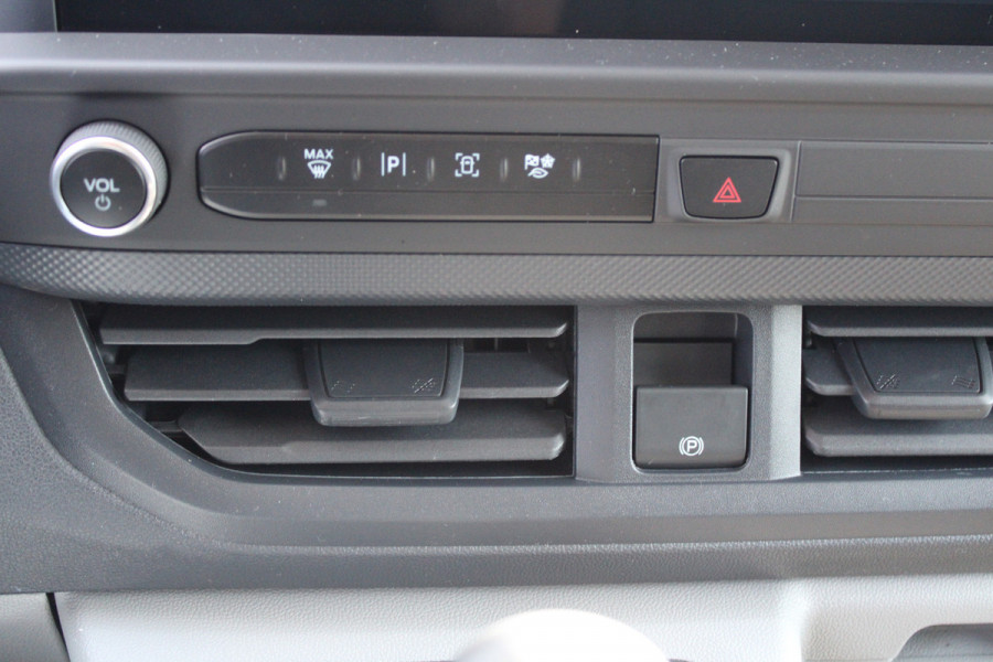 Ford Transit Custom 320 2.0 TDCI L2H1 Trend DC 136pk - Carplay - Android - Camera - Trekhaak - LED koplampen - Stoelverwarming - Draadloos laden - R