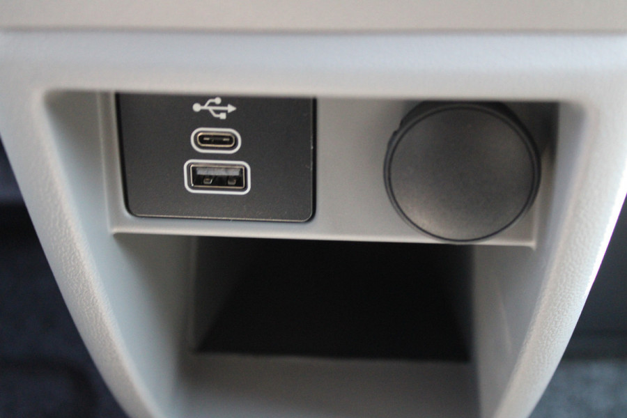 Ford Transit Custom 320 2.0 TDCI L2H1 Trend DC 136pk - Carplay - Android - Camera - Trekhaak - LED koplampen - Stoelverwarming - Draadloos laden - R