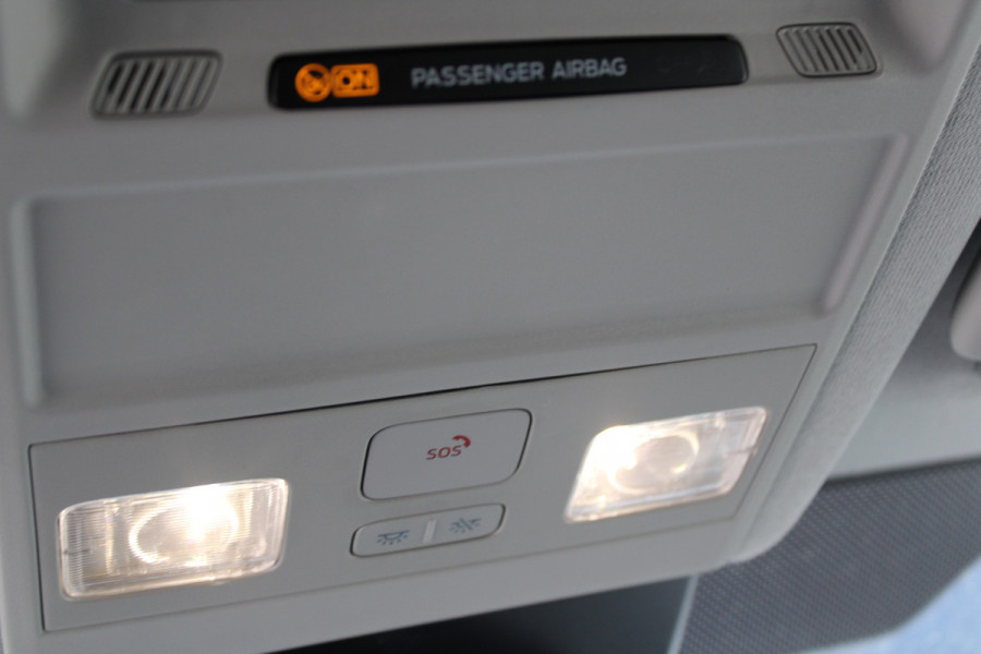 Ford Transit Custom 320 2.0 TDCI L2H1 Trend DC 136pk - Carplay - Android - Camera - Trekhaak - LED koplampen - Stoelverwarming - Draadloos laden - R