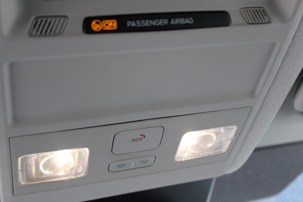 Ford Transit Custom 320 2.0 TDCI L2H1 Trend DC 136pk - Carplay - Android - Camera - Trekhaak - LED koplampen - Stoelverwarming - Draadloos laden - R