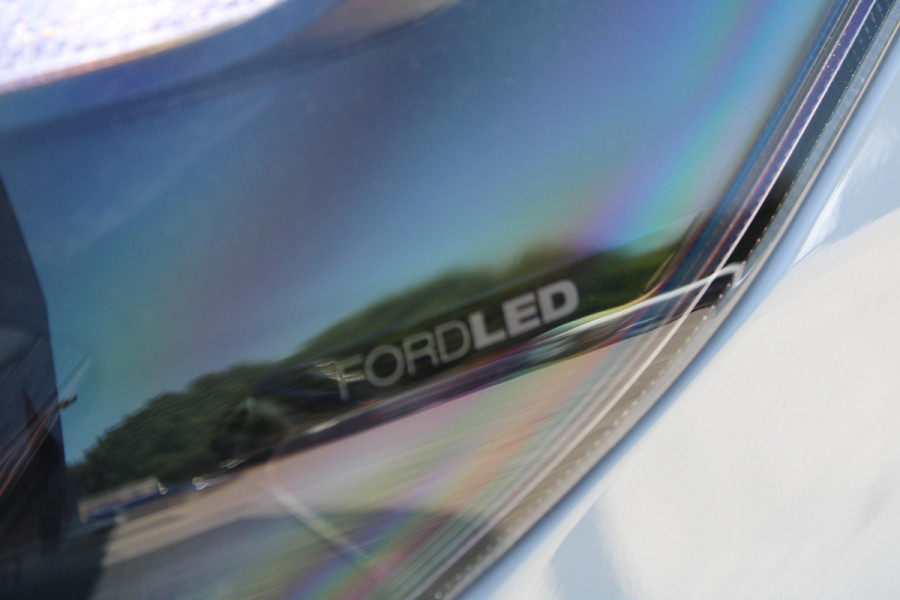 Ford Transit Custom 320 2.0 TDCI L2H1 Trend DC 136pk - Carplay - Android - Camera - Trekhaak - LED koplampen - Stoelverwarming - Draadloos laden - R