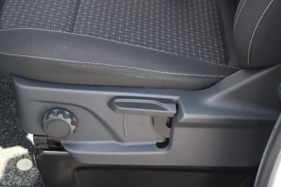 Ford Transit Custom 320 2.0 TDCI L2H1 Trend DC 136pk - Carplay - Android - Camera - Trekhaak - LED koplampen - Stoelverwarming - Draadloos laden - R