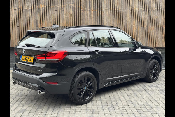 BMW X1 sDrive20i Business Edition Automaat Sport Line | HUD | LED verlichting | Sportstoelen | Head-up display | 18 inch lichtmetalen v
