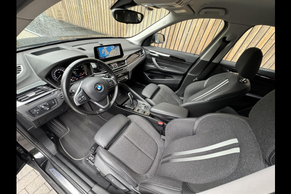 BMW X1 sDrive20i Business Edition Automaat Sport Line | HUD | LED verlichting | Sportstoelen | Head-up display | 18 inch lichtmetalen v