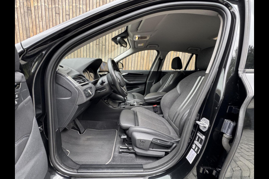 BMW X1 sDrive20i Business Edition Automaat Sport Line | HUD | LED verlichting | Sportstoelen | Head-up display | 18 inch lichtmetalen v