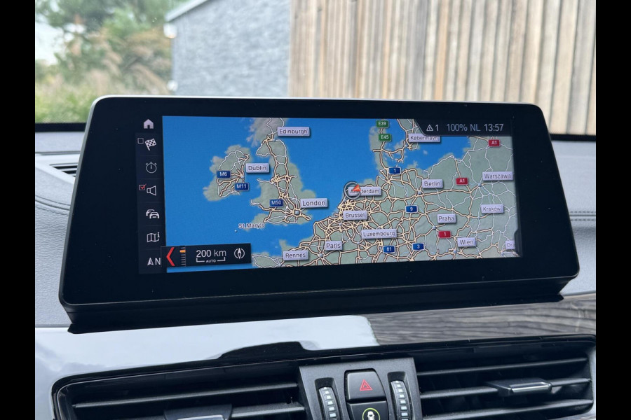 BMW X1 sDrive20i Business Edition Automaat Sport Line | HUD | LED verlichting | Sportstoelen | Head-up display | 18 inch lichtmetalen v